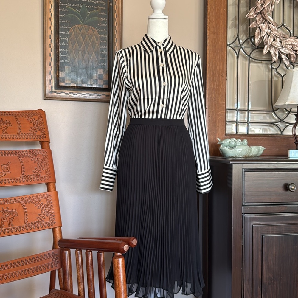 HM Silky bottom up blouse. Black and white